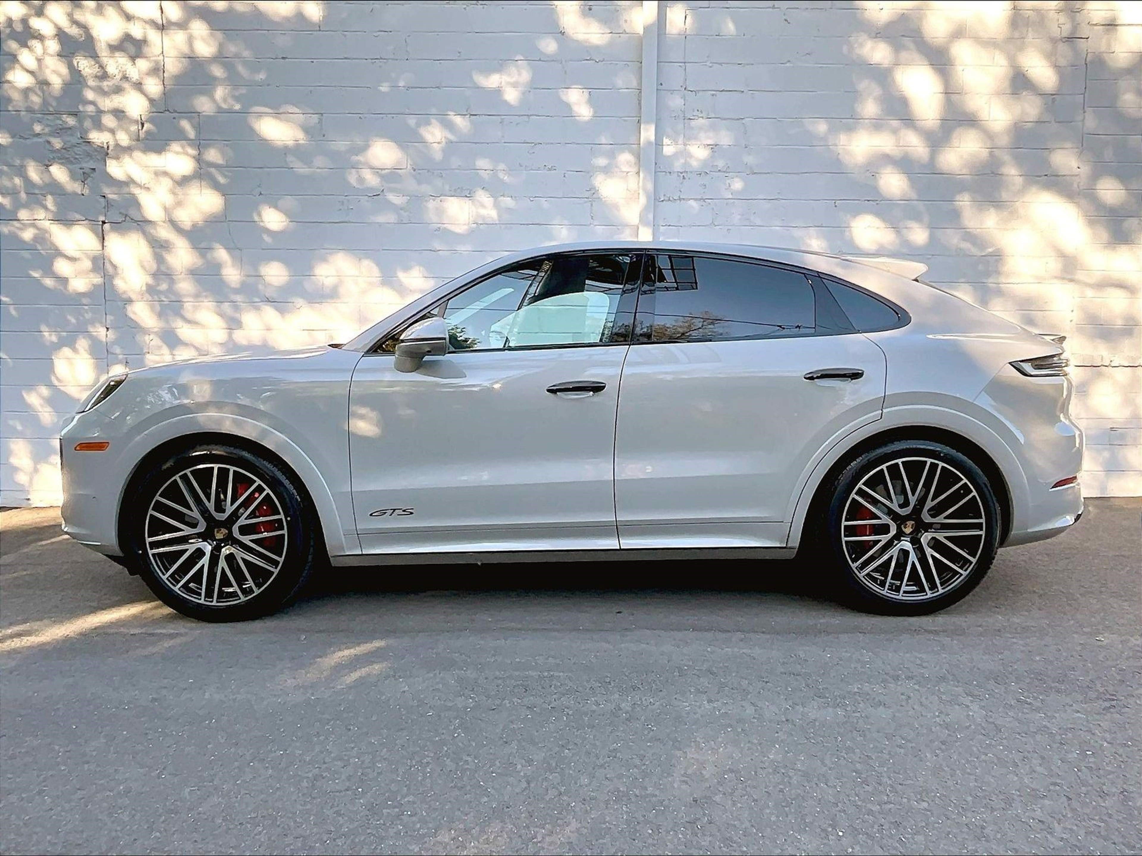 New 2026 Porsche Cayenne GTS image 2