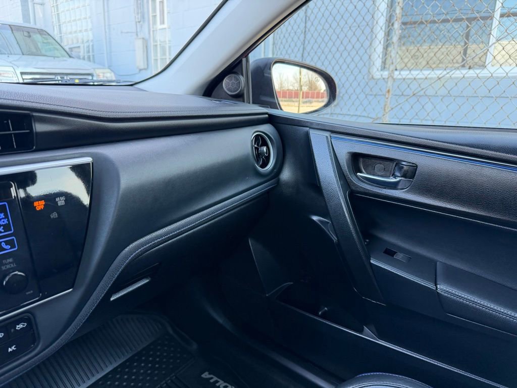 Used 2017 Toyota Corolla SE w/ SE Premium Package image 25