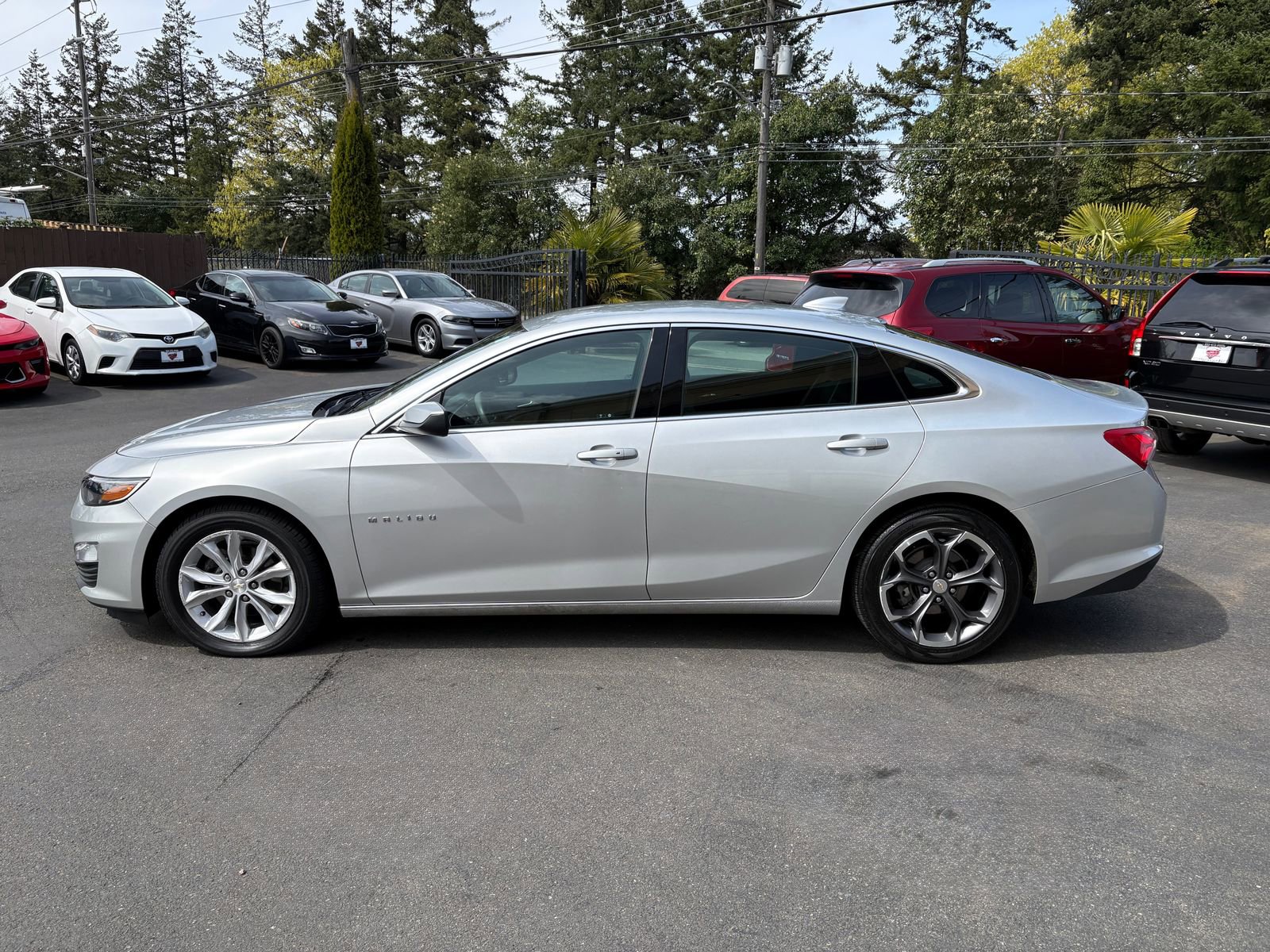 Used 2022 Chevrolet Malibu LT FWD image 4