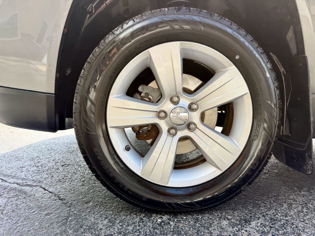 Used 2011 Jeep Compass Sport FWD image 20