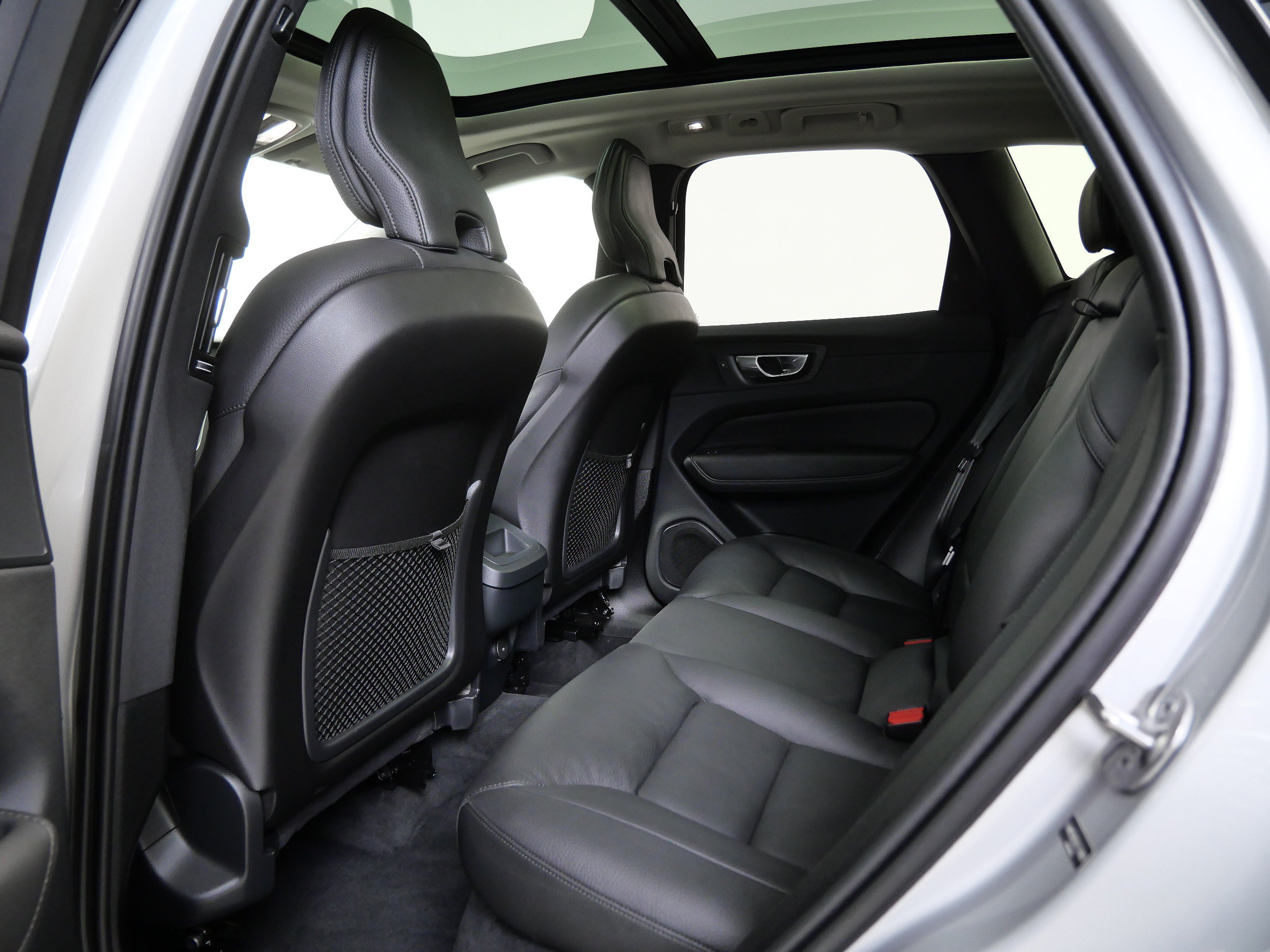 Used 2025 Volvo XC60 B5 Plus w/ Climate Package AWD/4WD image 16