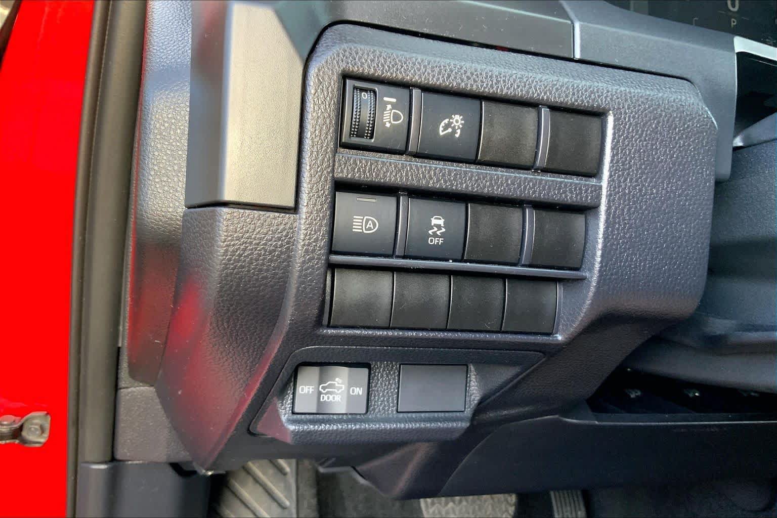 Used 2025 Toyota Tacoma SR AWD/4WD image 32