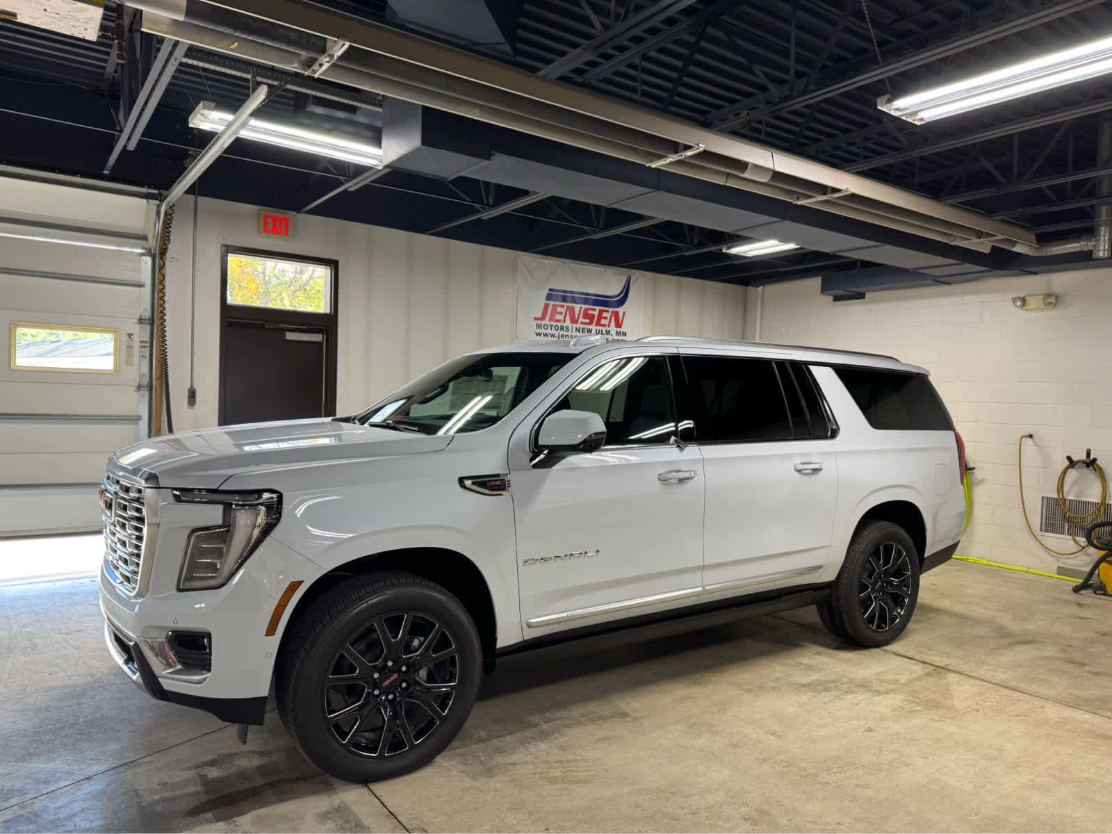 New 2026 GMC Yukon XL Denali w/ Sun & Power Step Package image 1