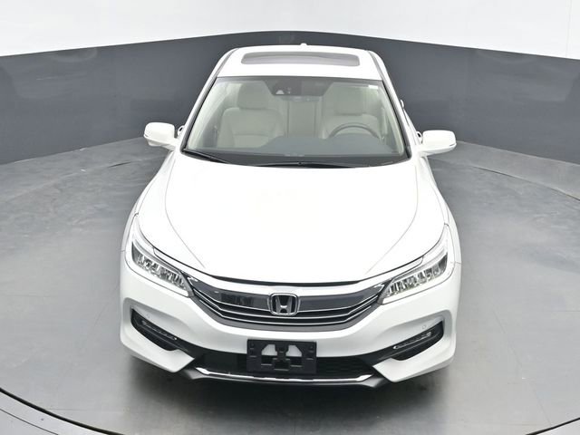 Used 2017 Honda Accord Touring image 14