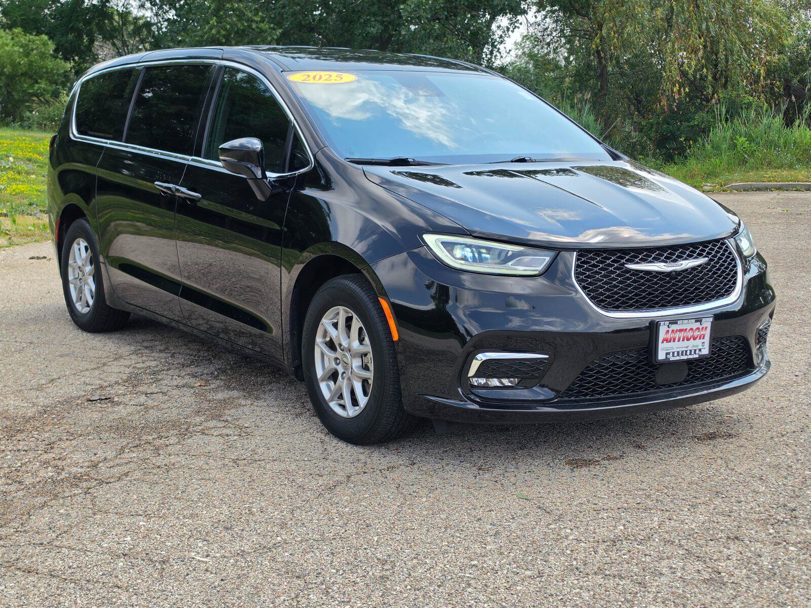 Used 2025 Chrysler Pacifica Select FWD image 17