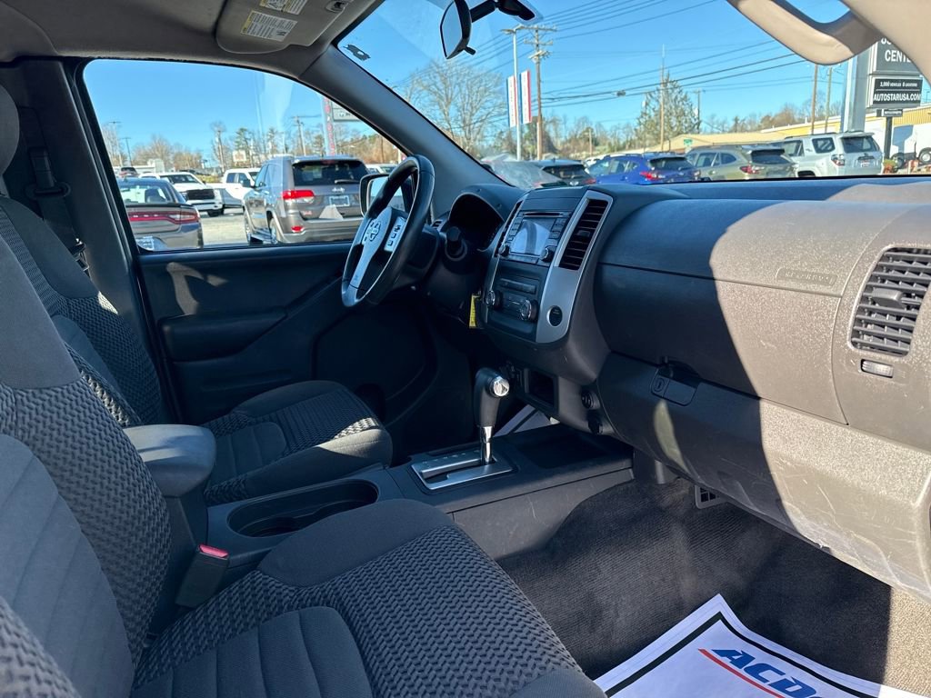 Used 2018 Nissan Frontier SV image 12