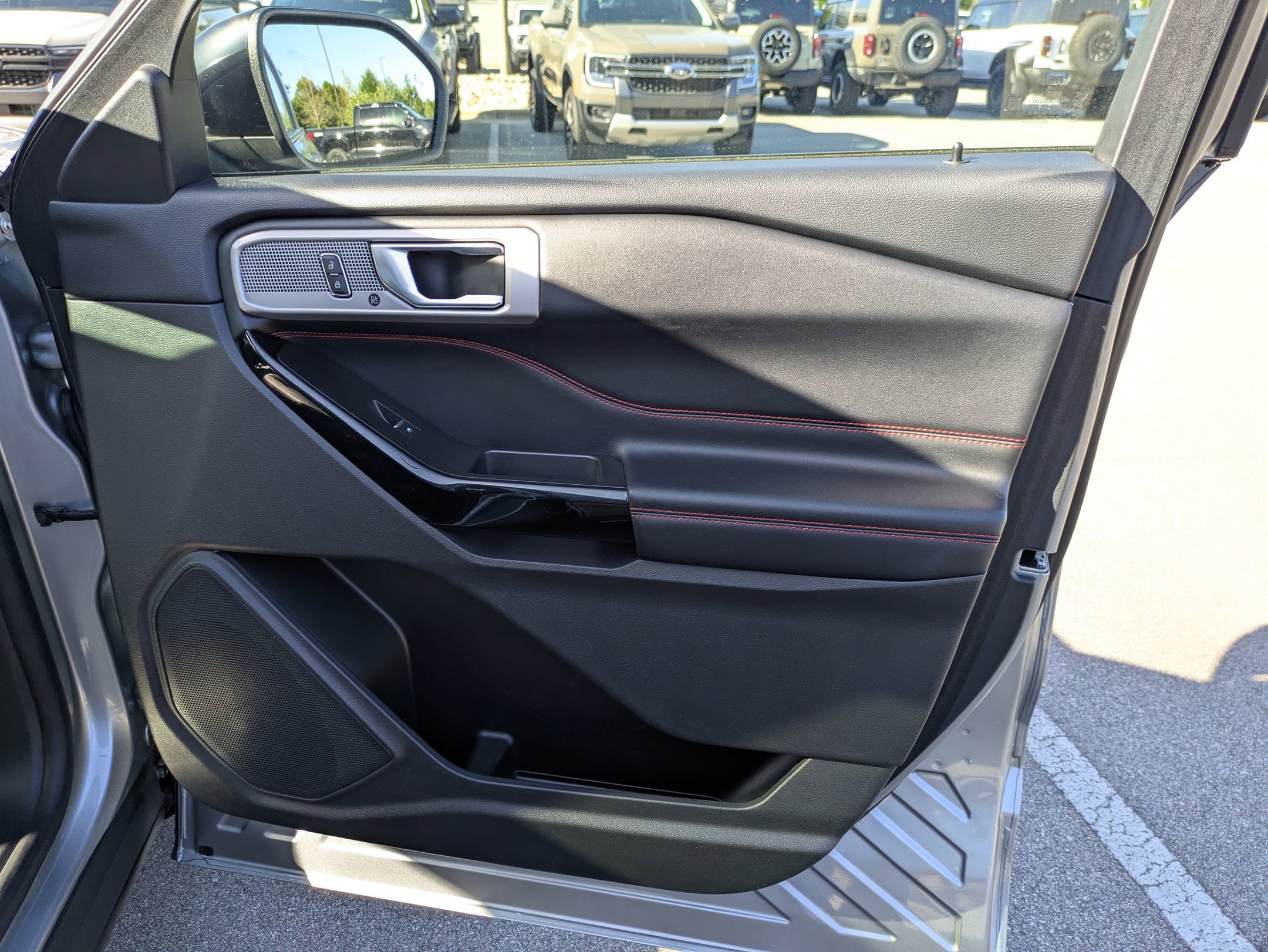 Certified 2022 Ford Explorer ST-Line w/ Class IV Trailer Tow Package AWD/4WD image 41