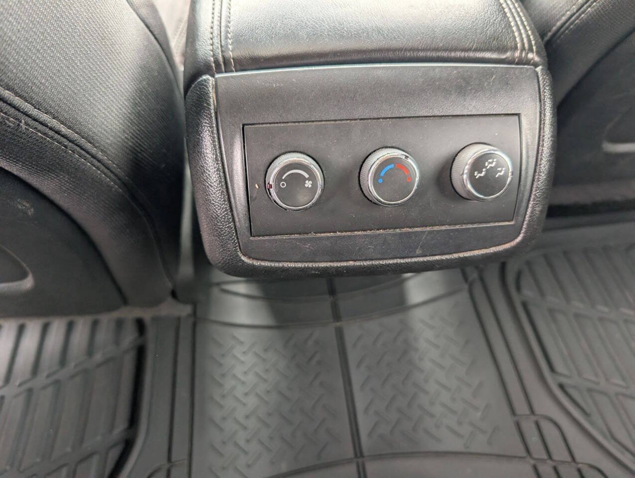 Used 2014 GMC Acadia SLE FWD image 39