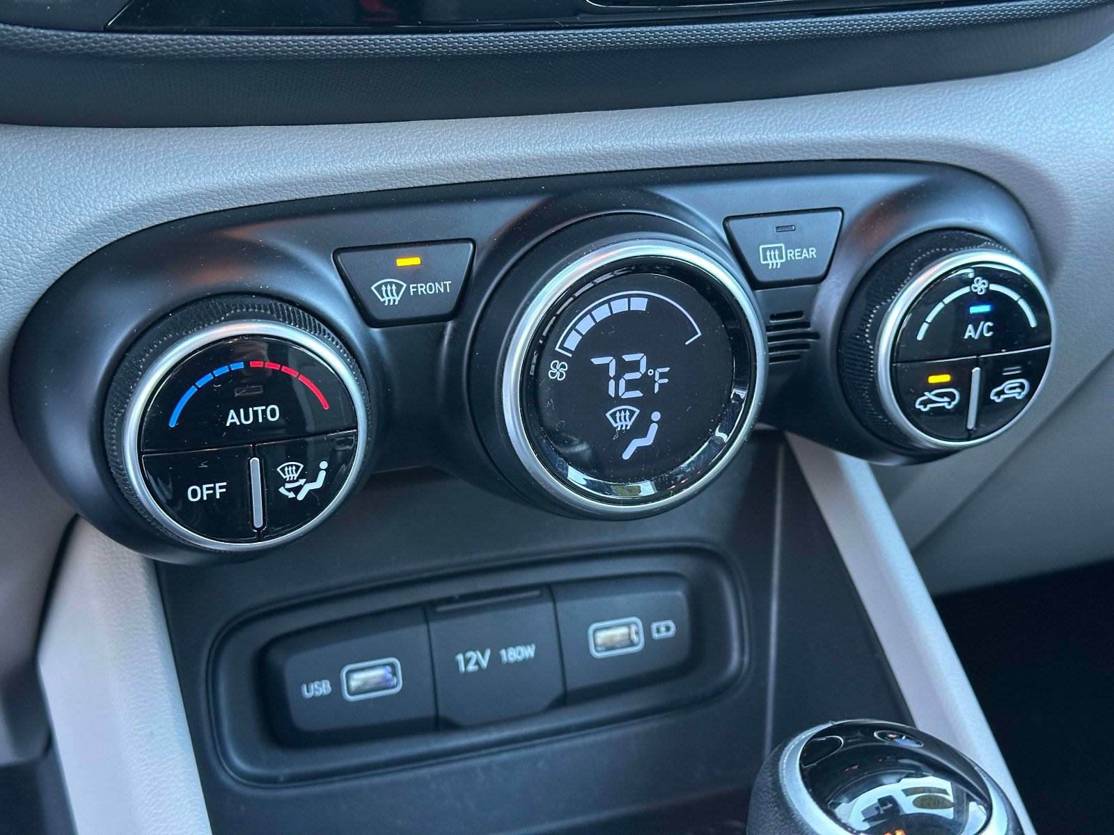 Used 2022 Hyundai Venue SEL w/ Cargo Package image 28