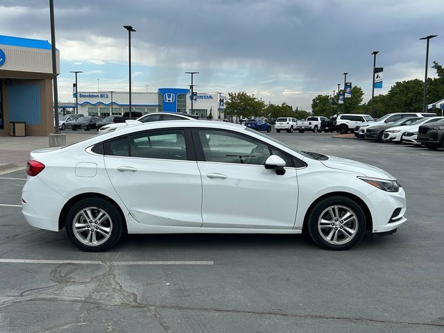 Used 2018 Chevrolet Cruze LT image 2