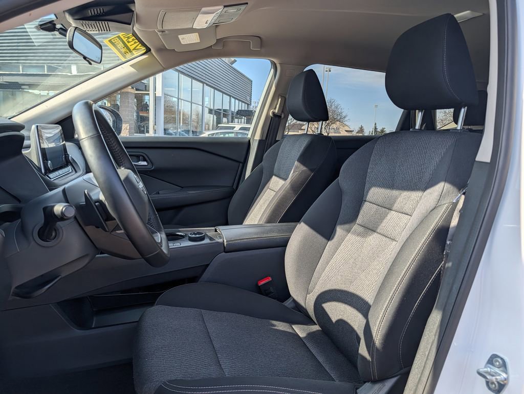 Used 2025 Nissan Rogue SV AWD/4WD image 19