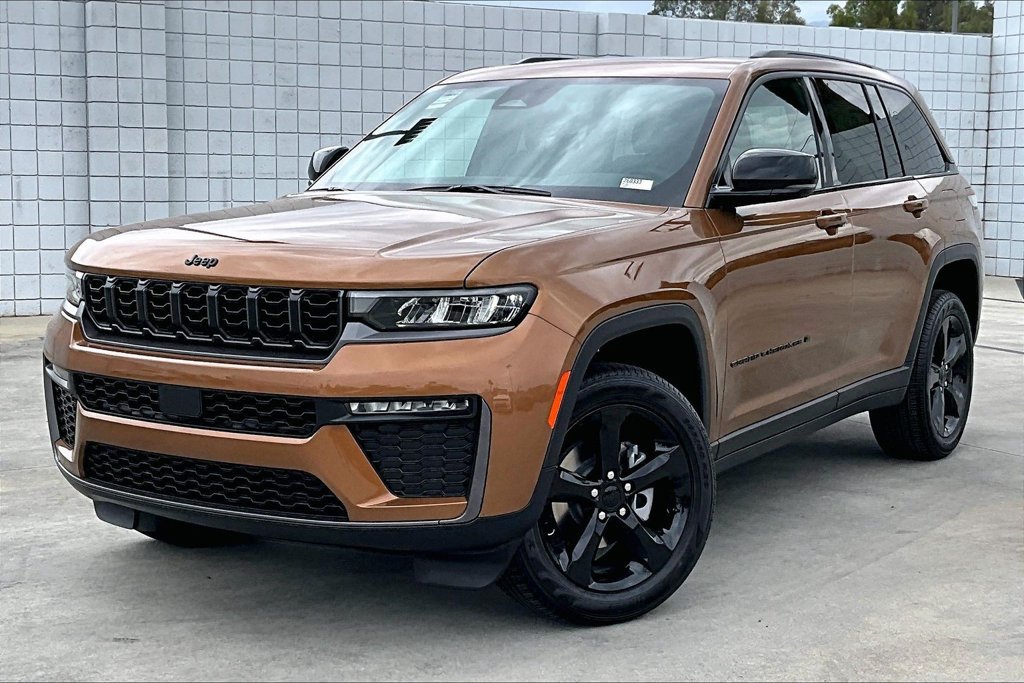 New 2026 Jeep Grand Cherokee Limited w/ Limited Altitude Package AWD/4WD image 2