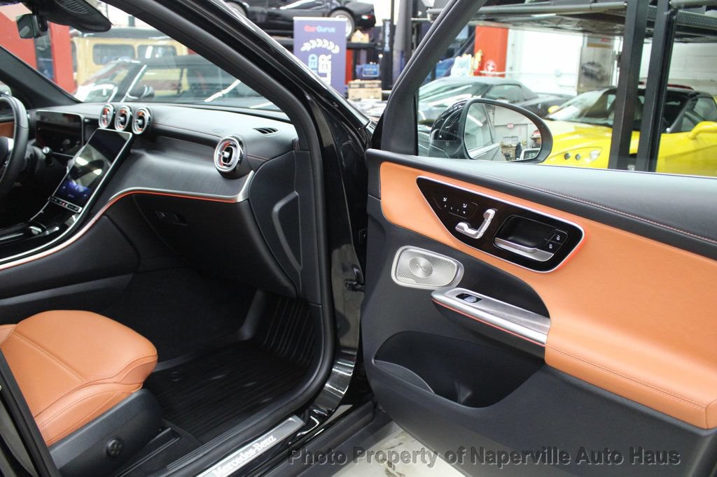 Used 2025 Mercedes-Benz GLC 300 4MATIC image 31