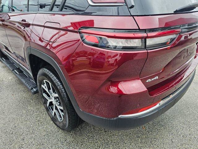 Used 2025 Jeep Grand Cherokee Limited w/ Trailer Tow Package AWD/4WD image 14