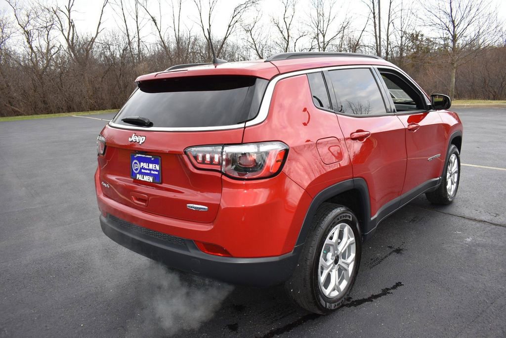 Used 2025 Jeep Compass Latitude image 5