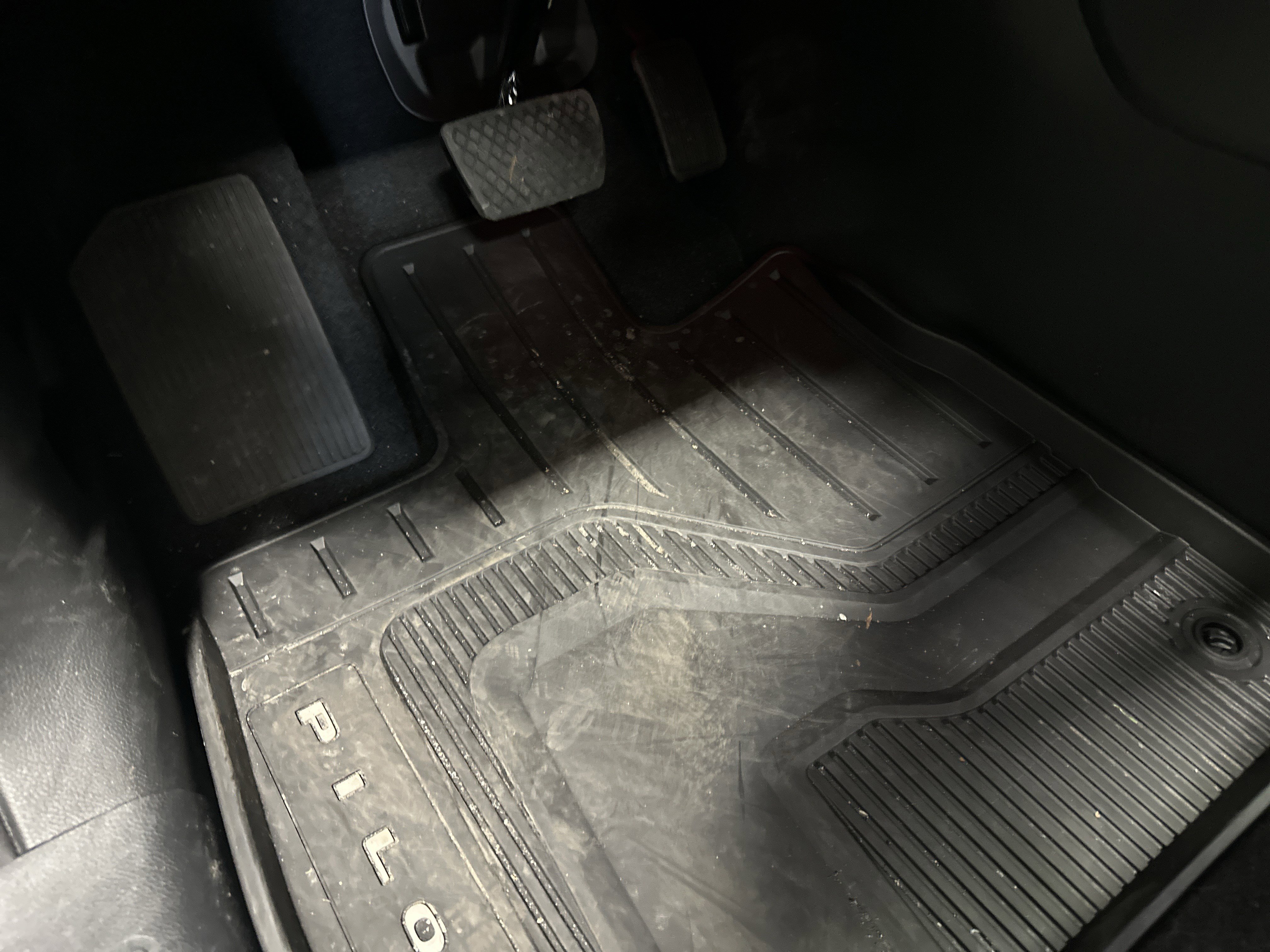 Used 2025 Honda Pilot Black Edition image 17