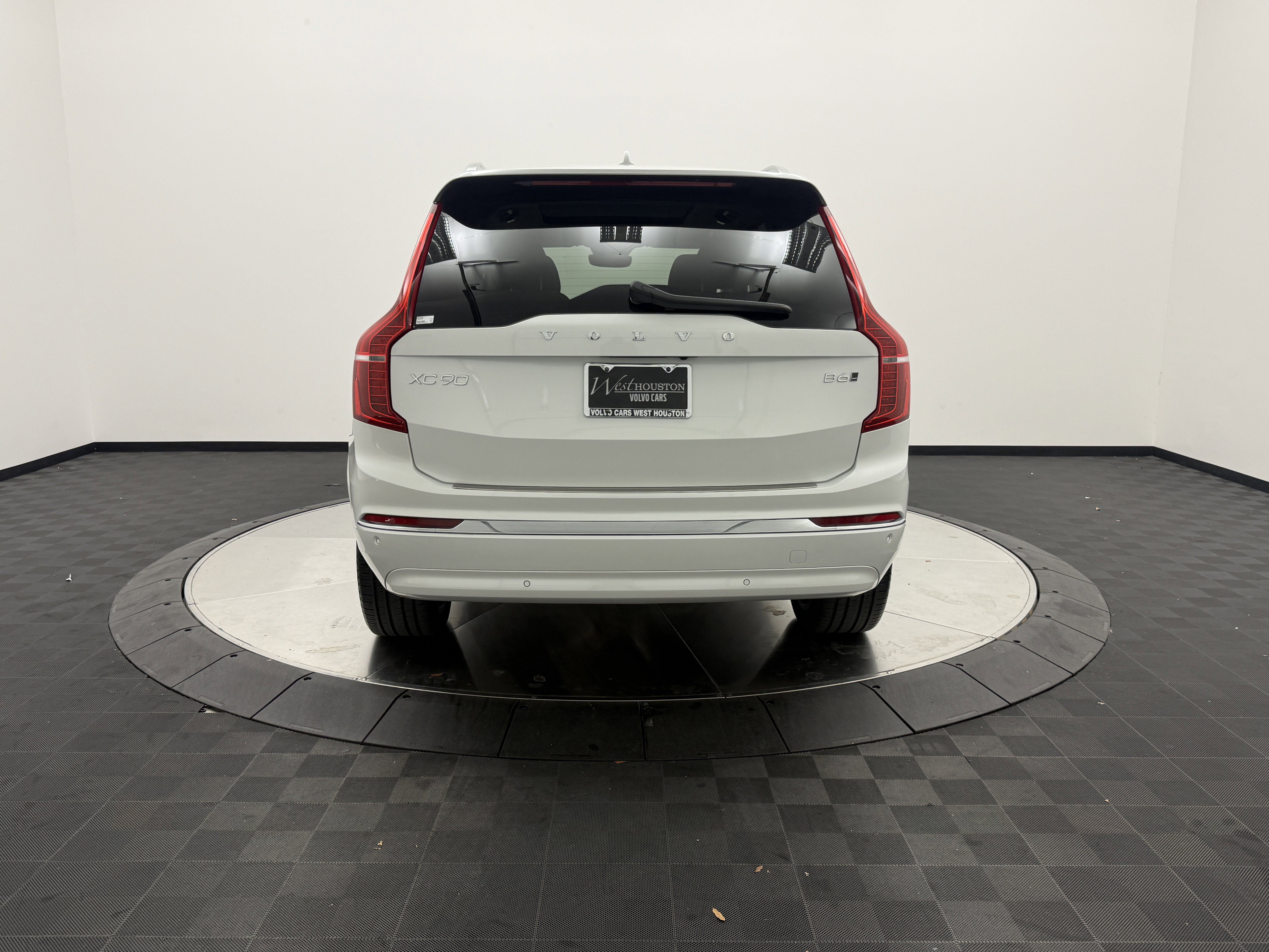 Certified 2024 Volvo XC90 B6 Ultimate w/ Protection Package Premier image 6