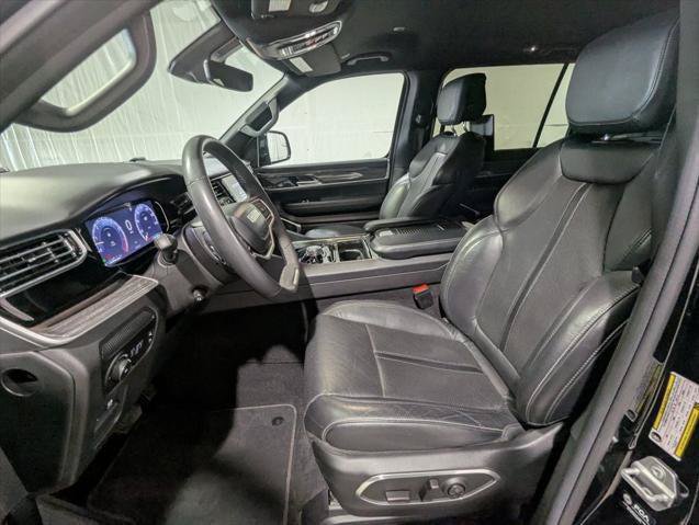 Certified 2022 Jeep Wagoneer Series II w/ Rear Seat Video Group 1 AWD/4WD image 10