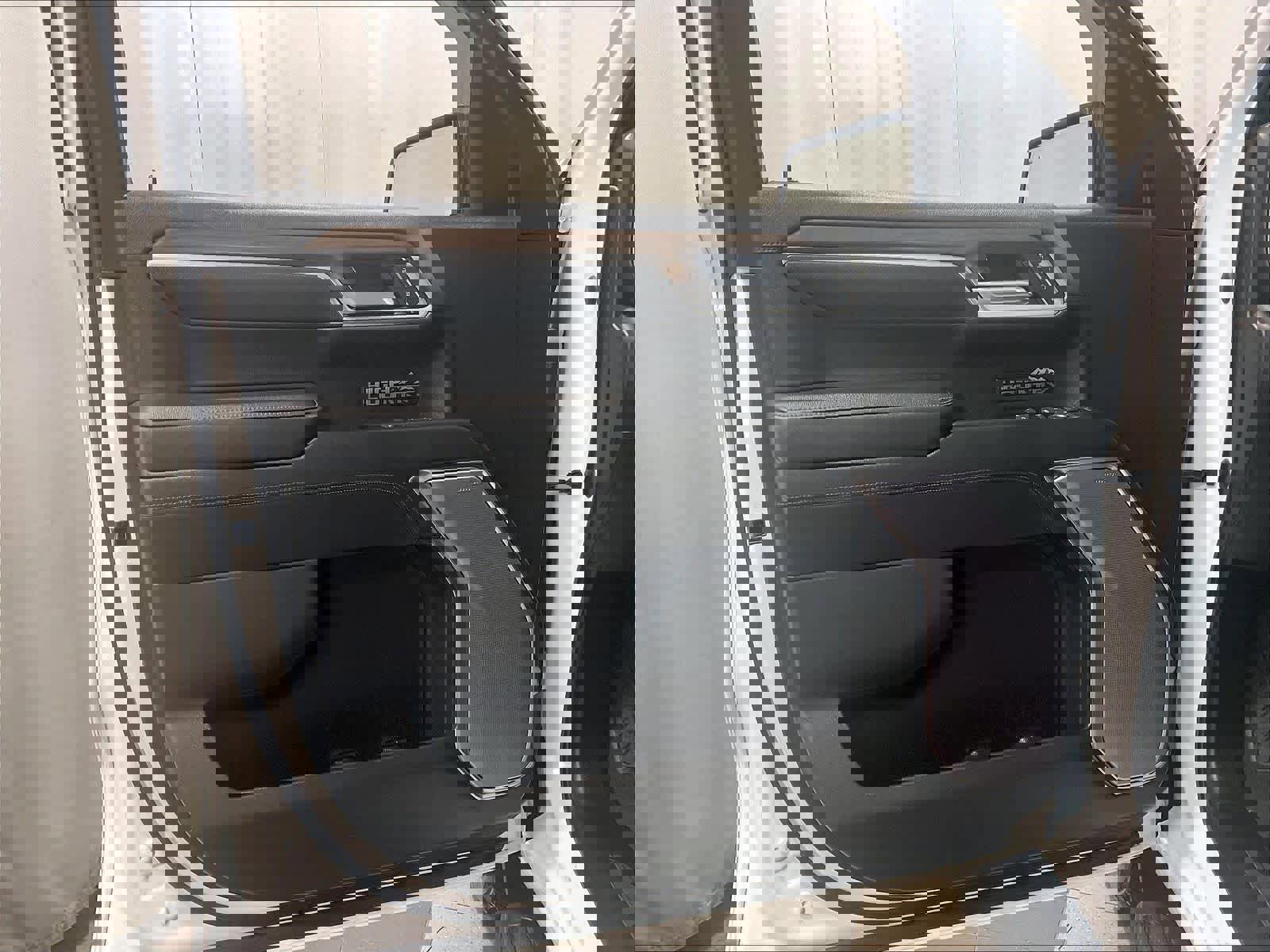 Used 2022 Chevrolet Silverado 1500 High Country w/ High Country Premium Package image 9