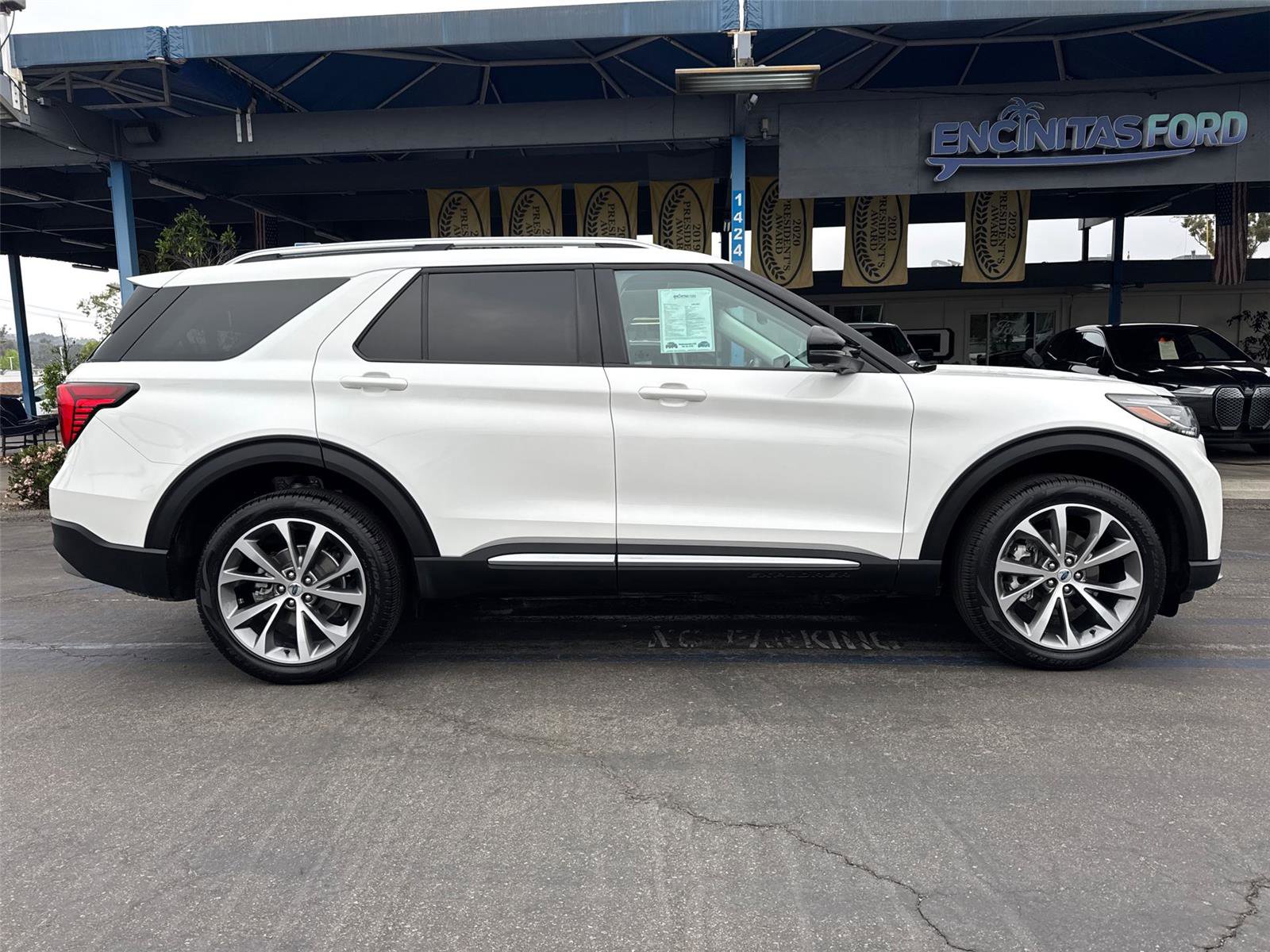 Certified 2025 Ford Explorer Platinum w/ Ultimate Package AWD/4WD image 7