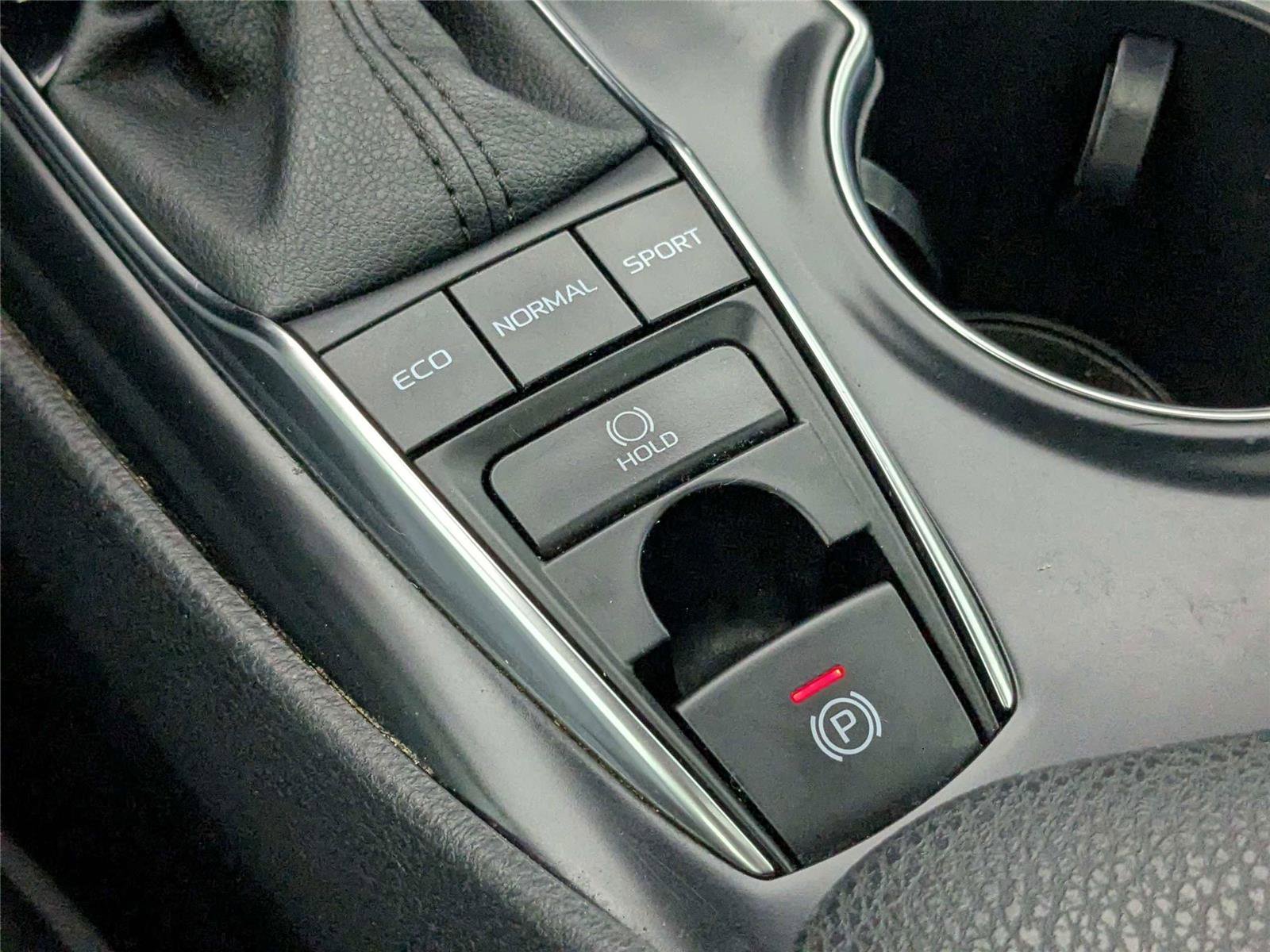 Used 2020 Toyota Camry XSE FWD image 23