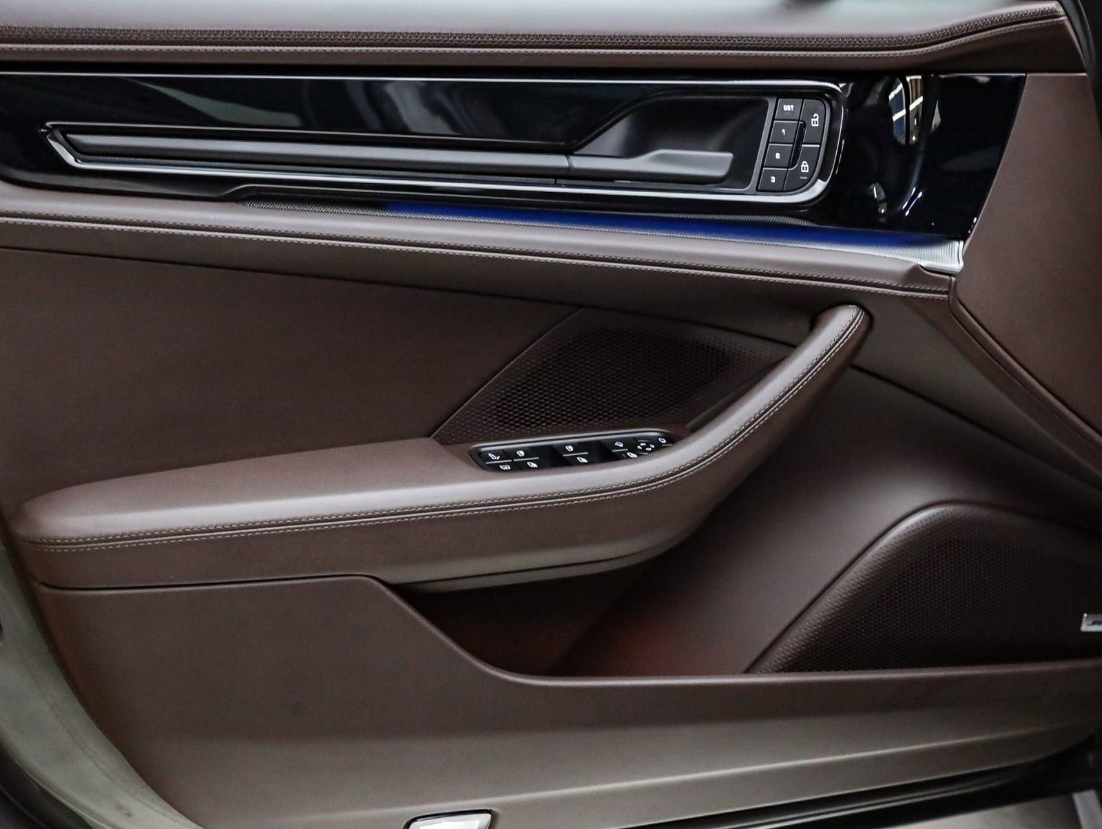 Used 2026 Porsche Panamera 4 image 24