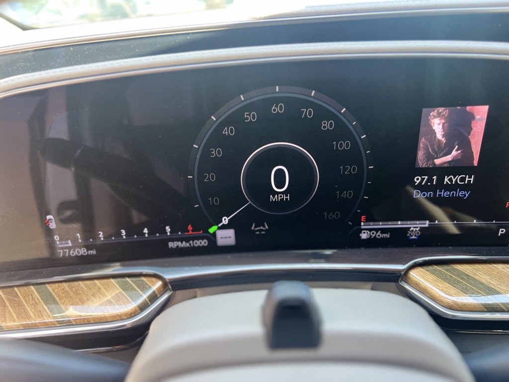 Used 2022 Cadillac Escalade Premium Luxury Platinum image 17