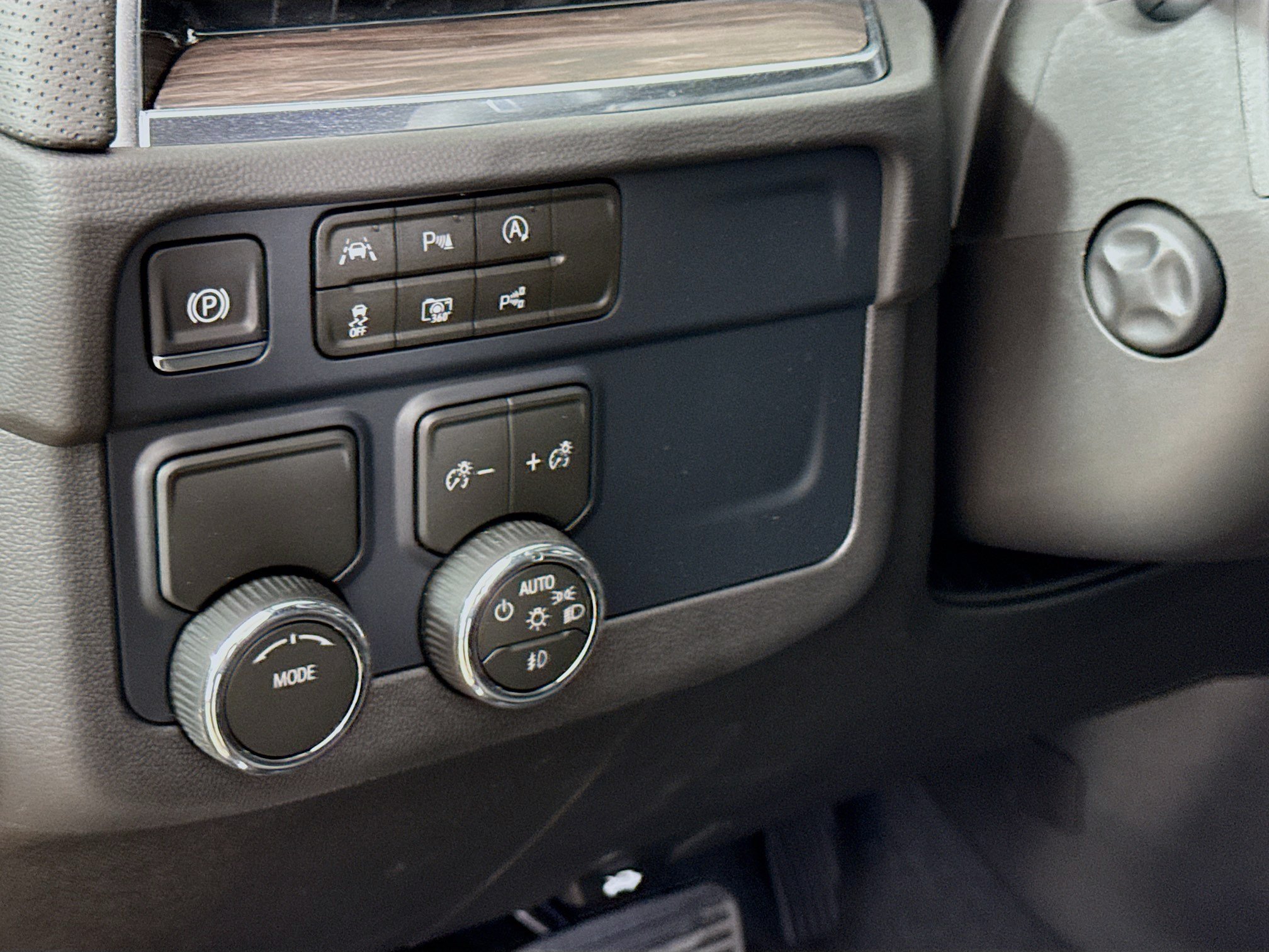 New 2026 Chevrolet Suburban Premier RWD image 12