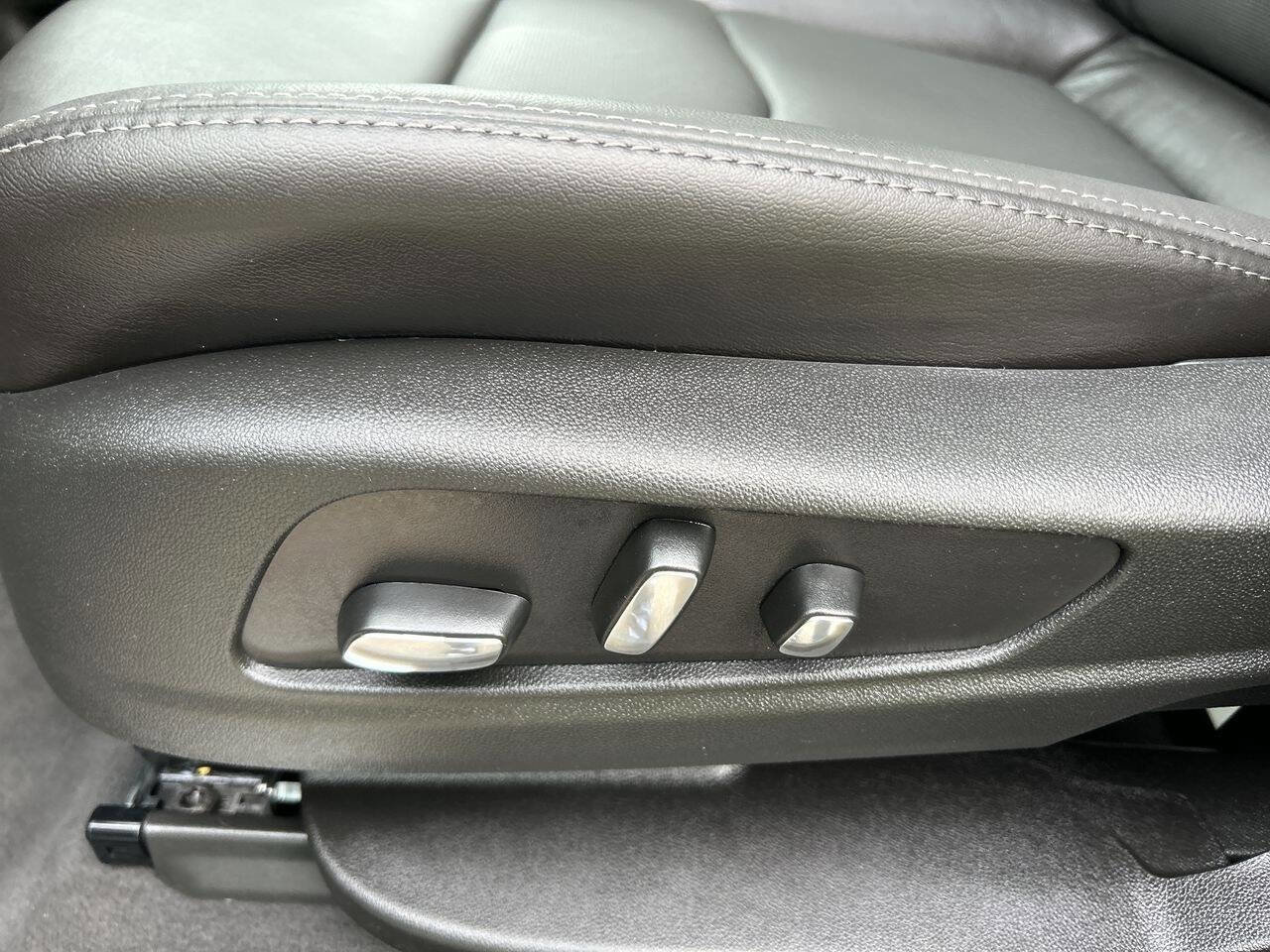 Used 2024 Cadillac XT5 Premium Luxury w/ Technology Package image 12