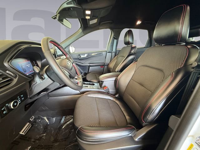 Certified 2024 Ford Escape ST-Line Select AWD/4WD image 10