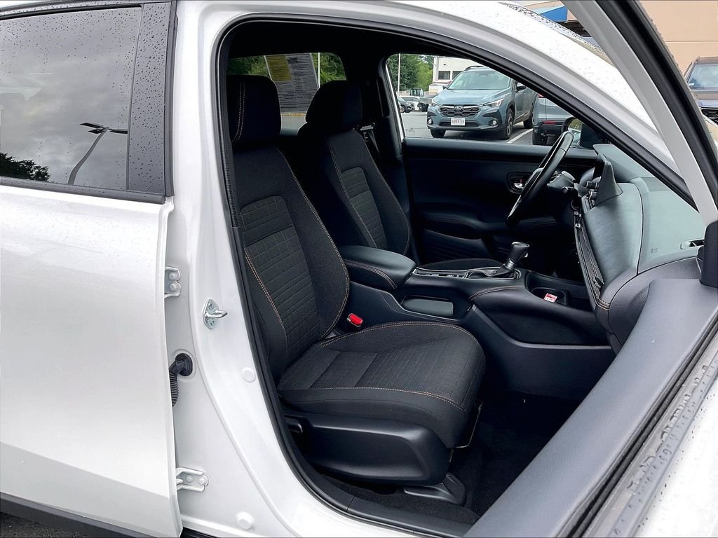 Used 2025 Honda HR-V Sport image 11