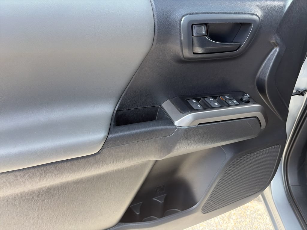Used 2023 Toyota Tacoma SR5 w/ Technology Package AWD/4WD image 17