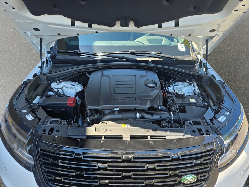 Certified 2025 Land Rover Range Rover Velar Dynamic SE AWD/4WD image 32