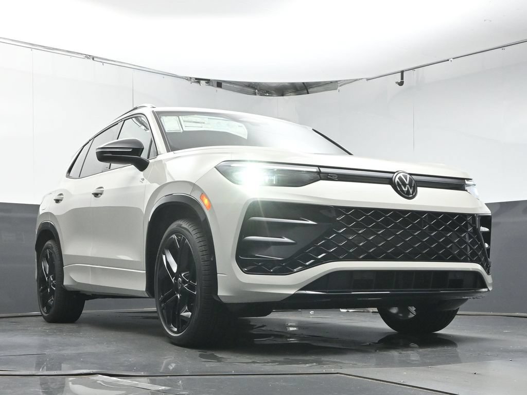 New 2026 Volkswagen Tiguan SE R-Line FWD image 33