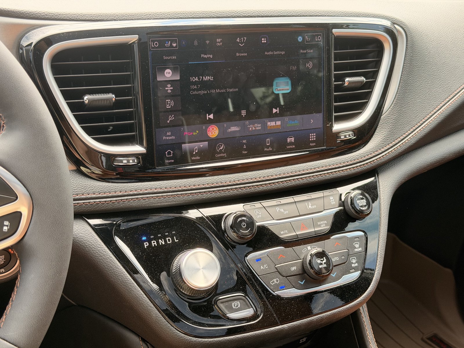 Used 2026 Chrysler Pacifica Pinnacle FWD image 46