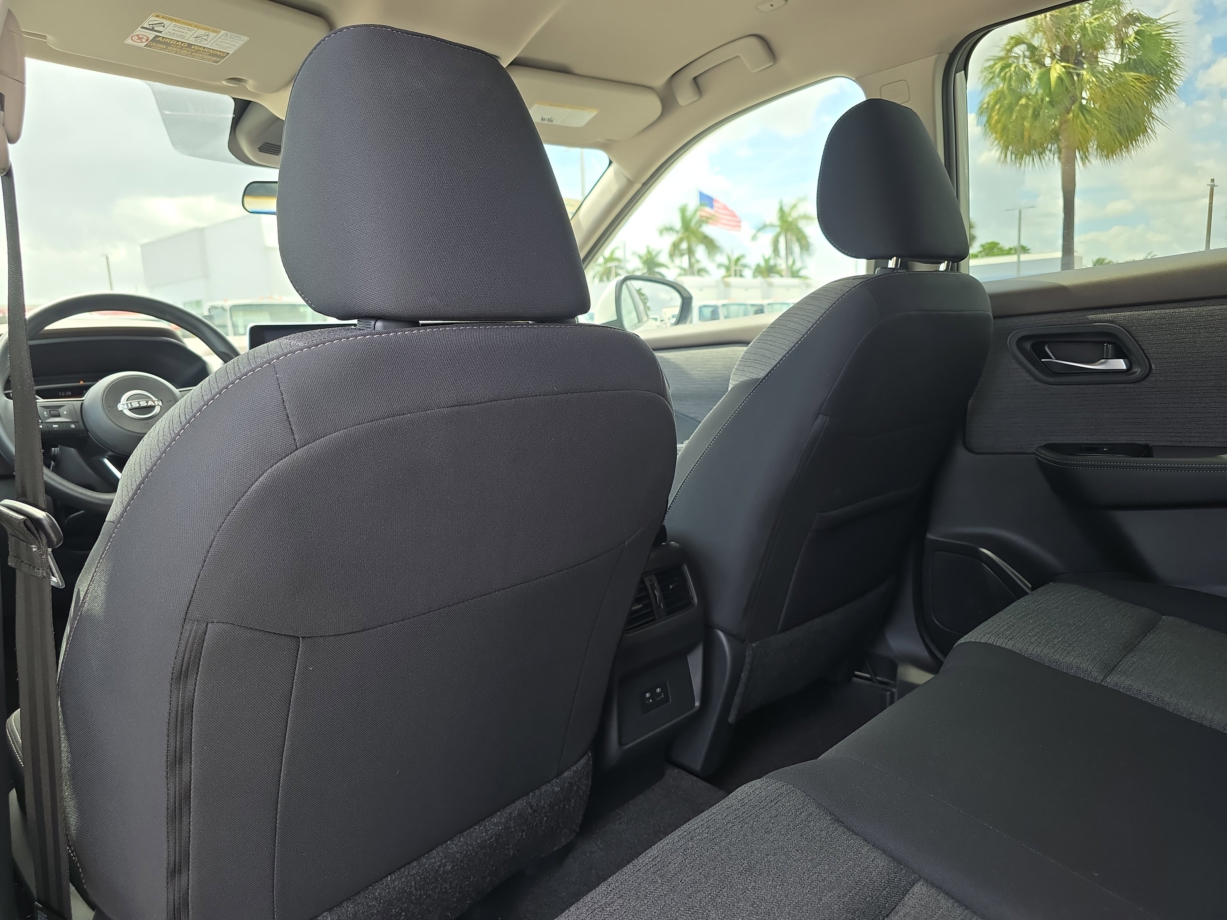 Used 2023 Nissan Rogue SV image 17