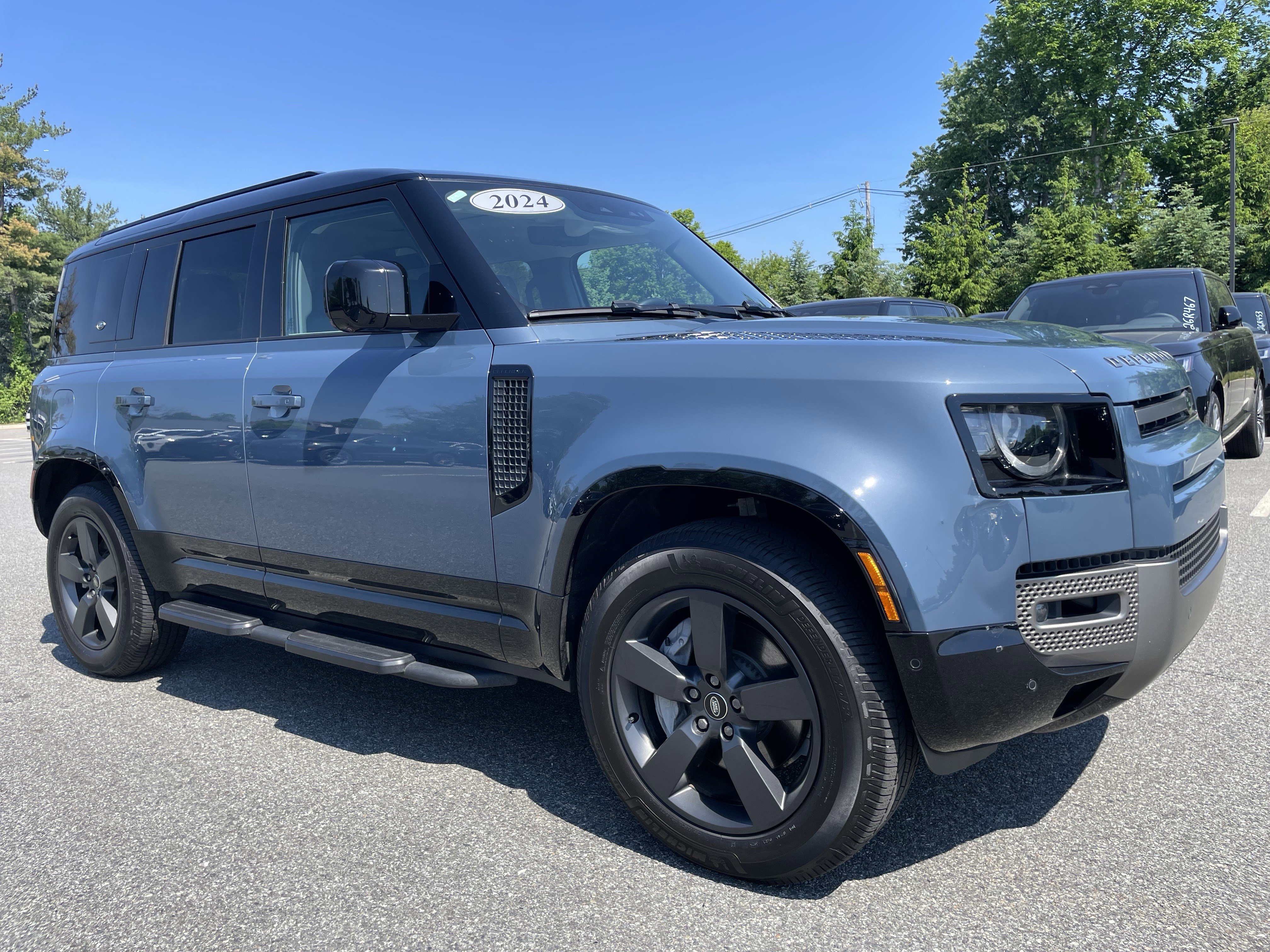 Used 2024 Land Rover Defender 110 X-Dynamic SE AWD/4WD image 3