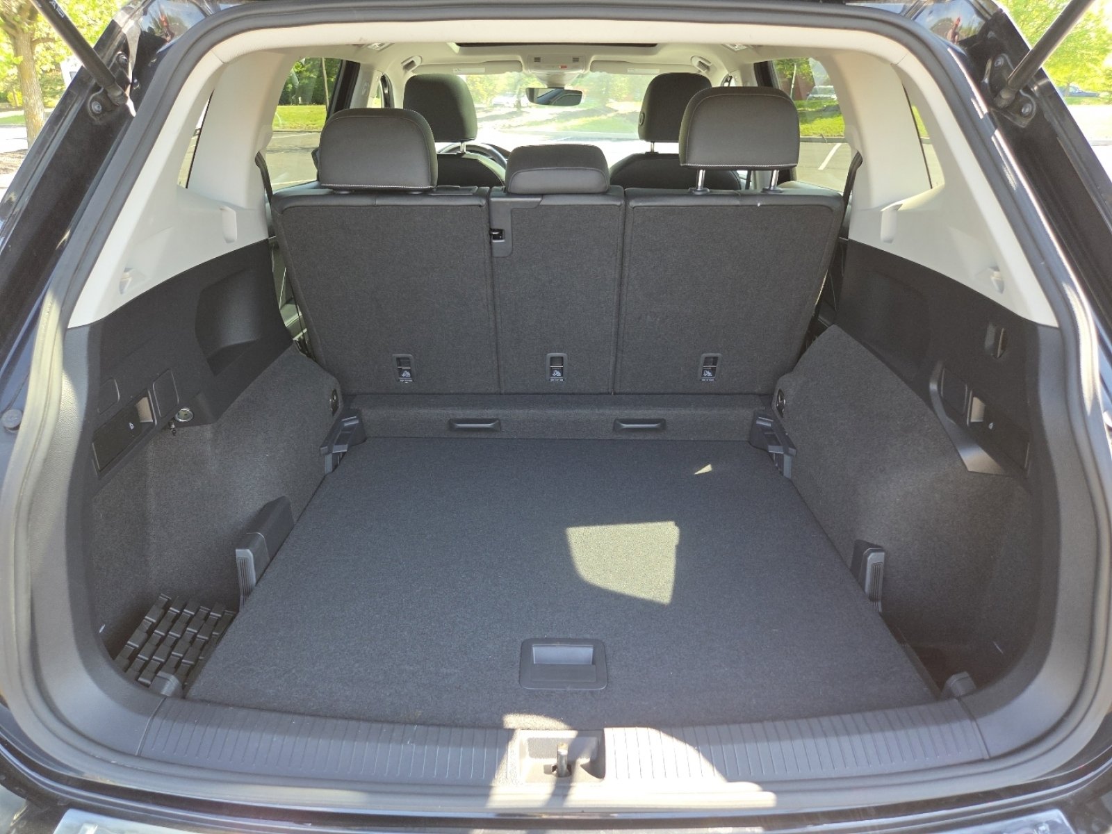 Used 2023 Volkswagen Tiguan SE AWD/4WD image 24