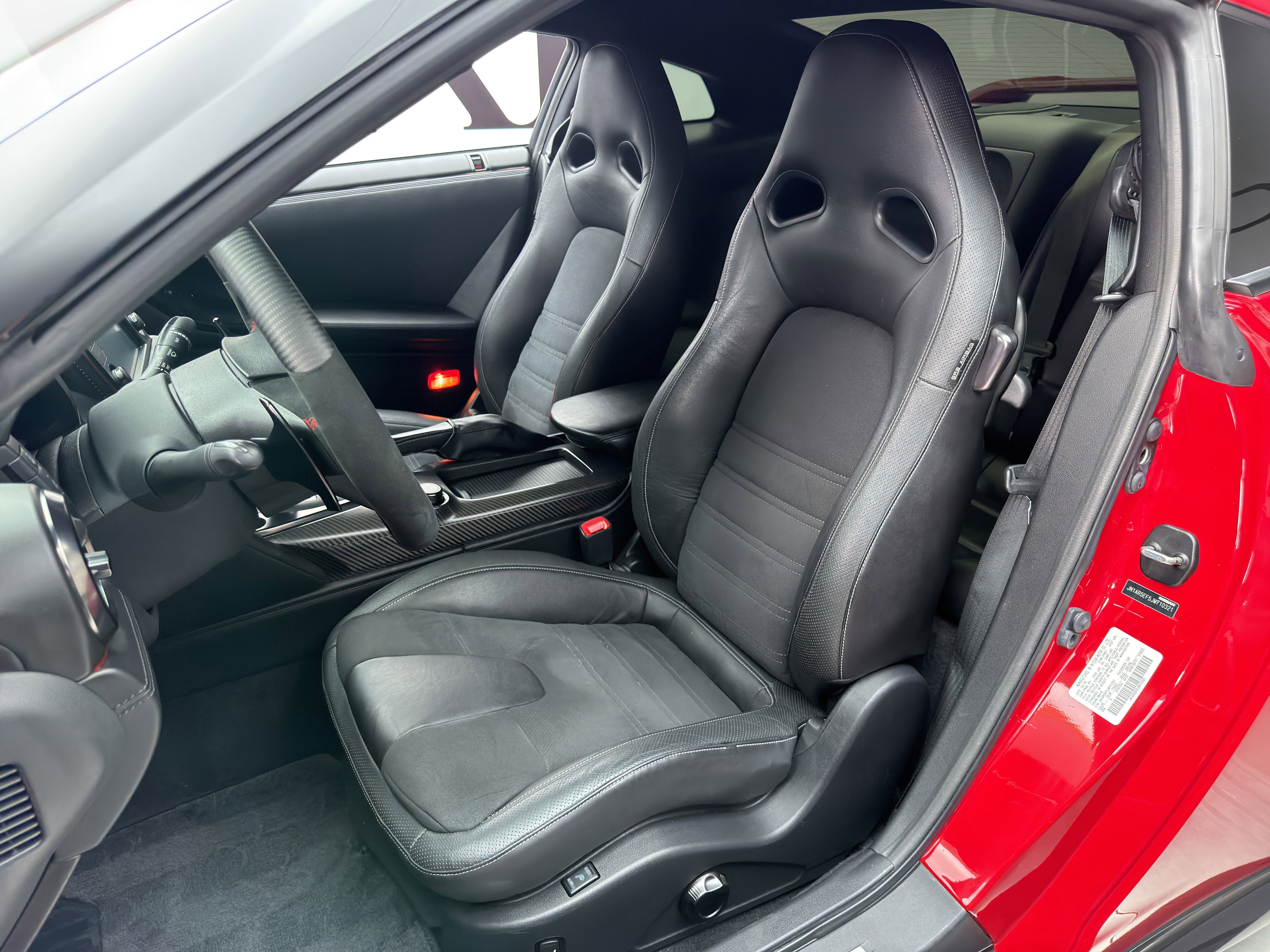 Used 2018 Nissan GT-R Premium AWD/4WD image 3