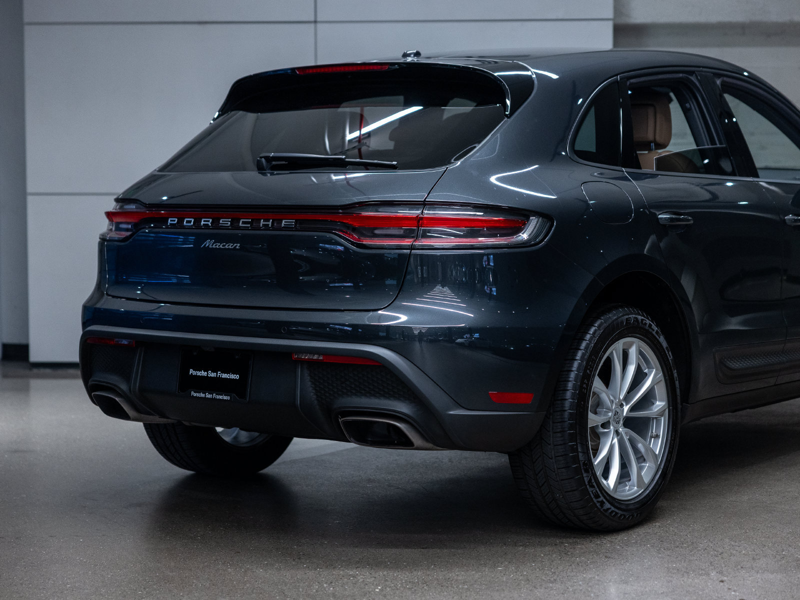 Certified 2023 Porsche Macan AWD/4WD image 24