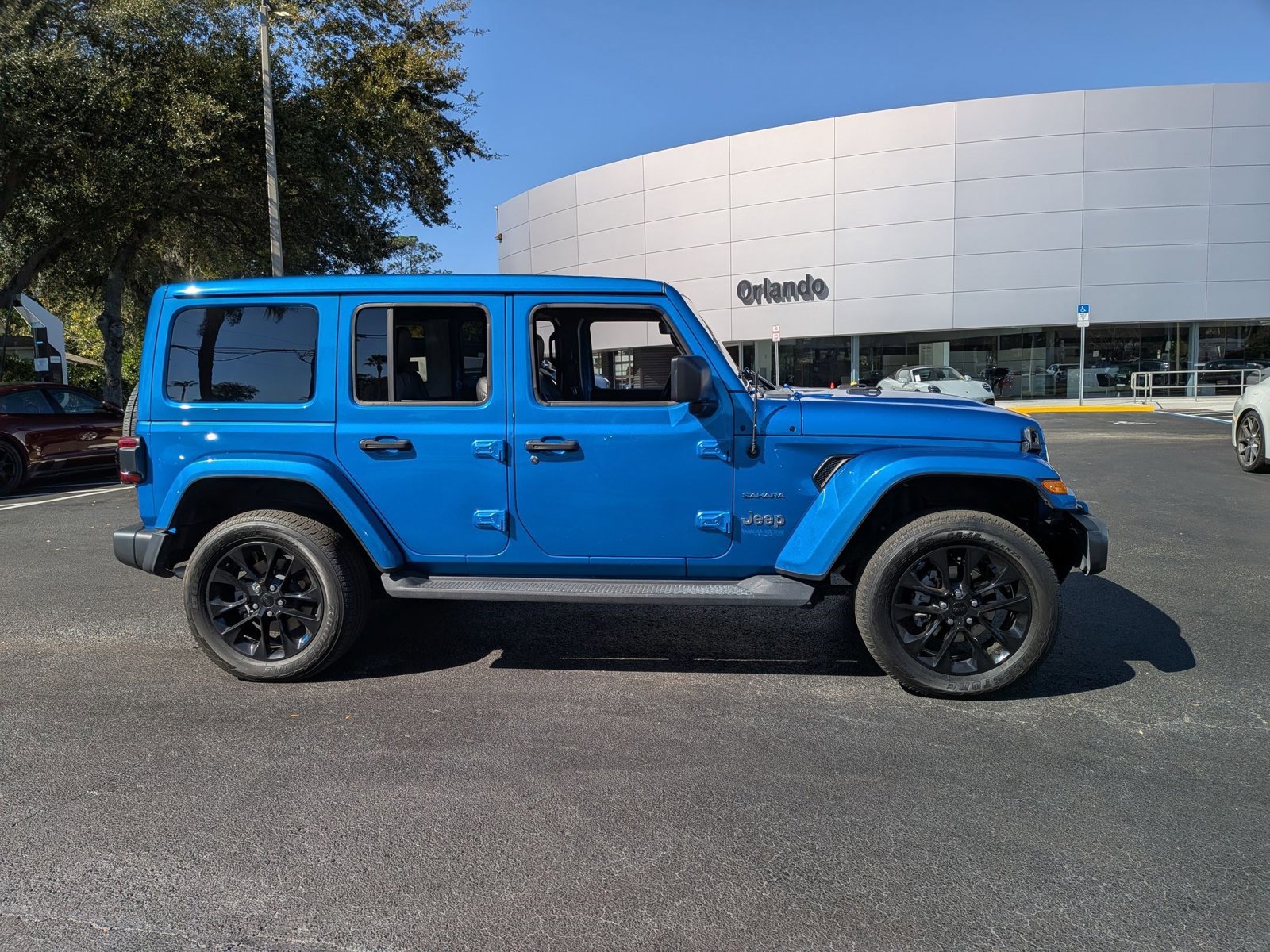 Used 2022 Jeep Wrangler Unlimited Sahara w/ Cold Weather Group image 7