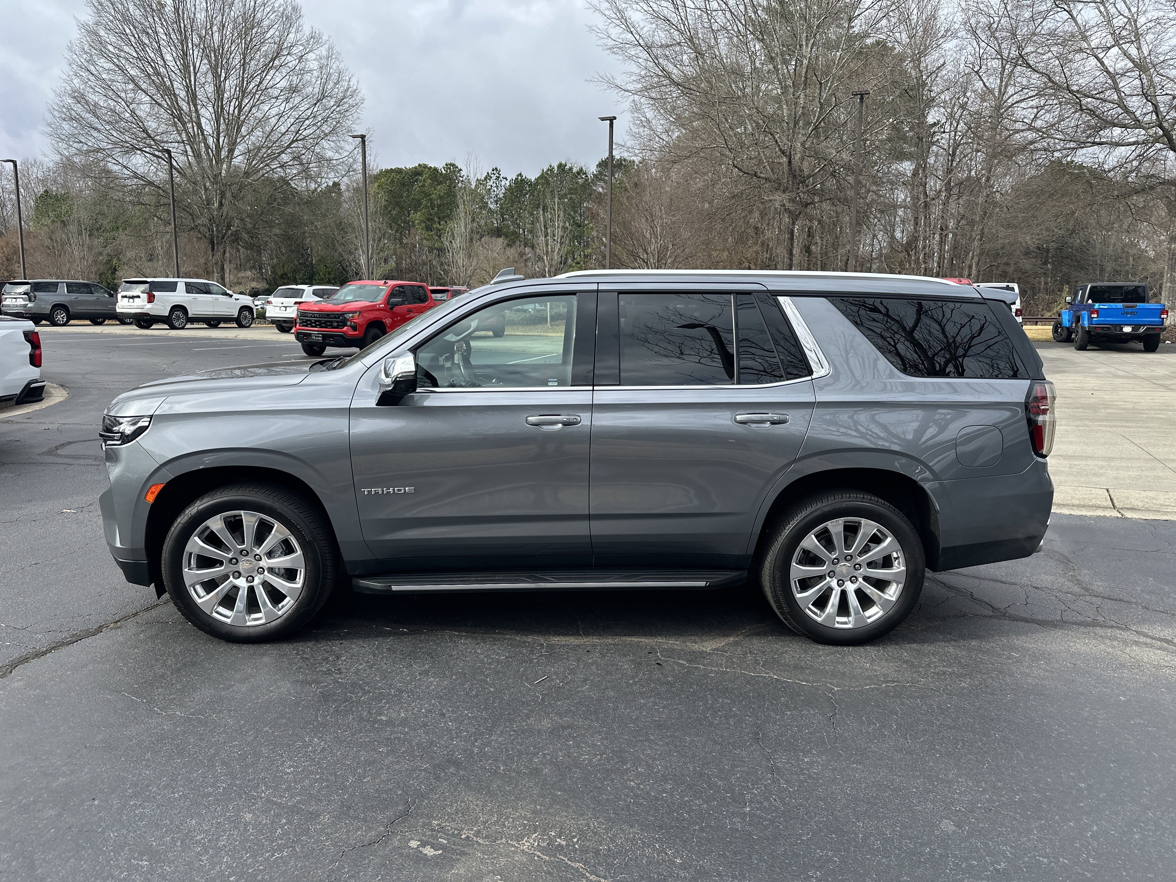 Used 2021 Chevrolet Tahoe Premier w/ Premium Package image 8