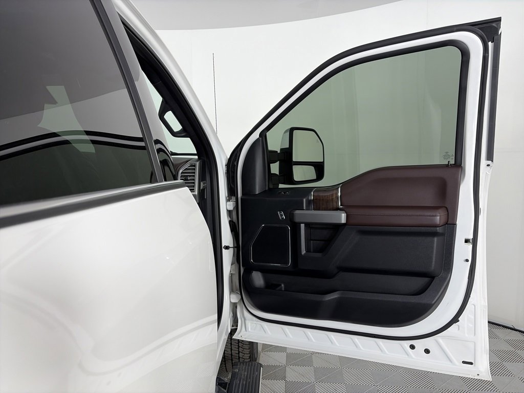 Certified 2017 Ford F350 Platinum w/ Platinum Ultimate Package image 31