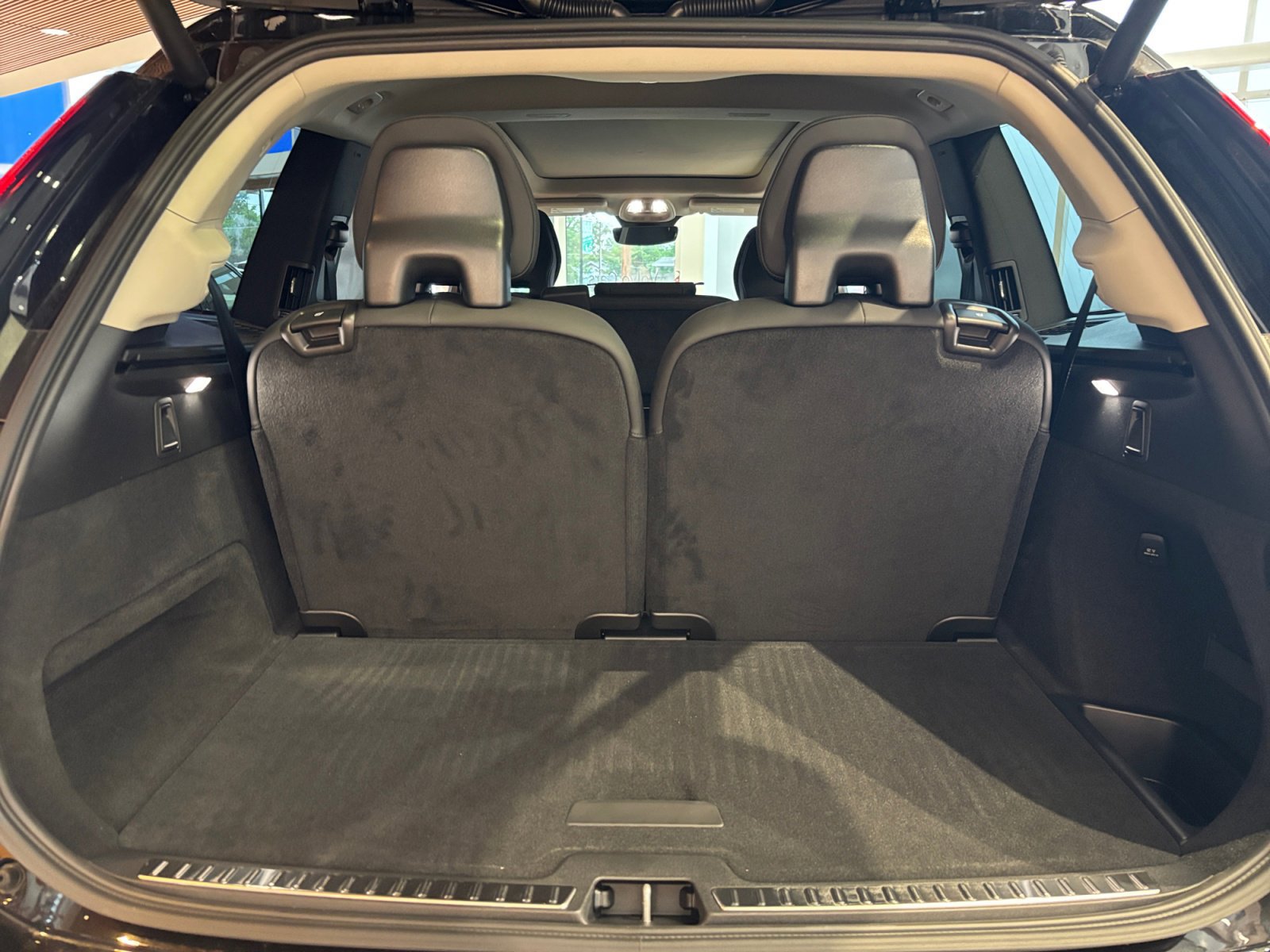 New 2026 Volvo XC90 T8 Plus w/ Protection Package AWD/4WD image 17