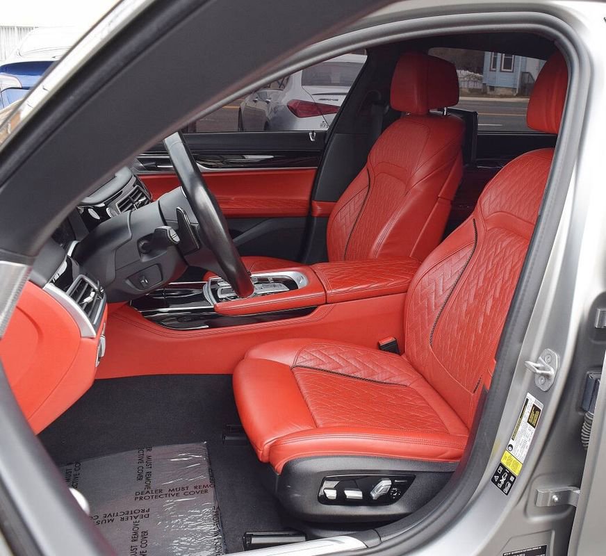 Used 2022 BMW M760i xDrive w/ Luxury Rear Seating Package image 33