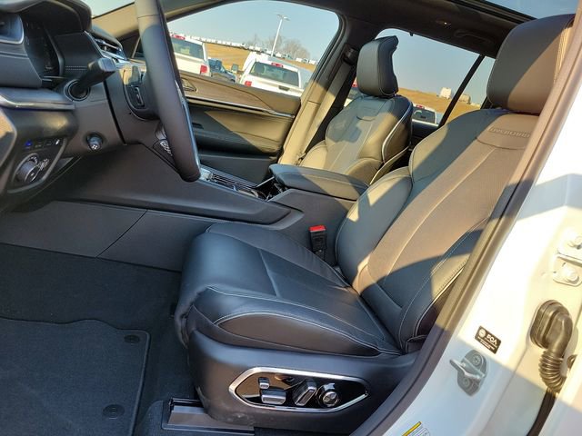 New 2024 Jeep Grand Cherokee Overland w/ Luxury Tech Group IV image 6