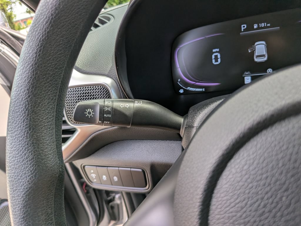 Certified 2025 Kia Soul LX w/ LX Technology Package FWD image 31