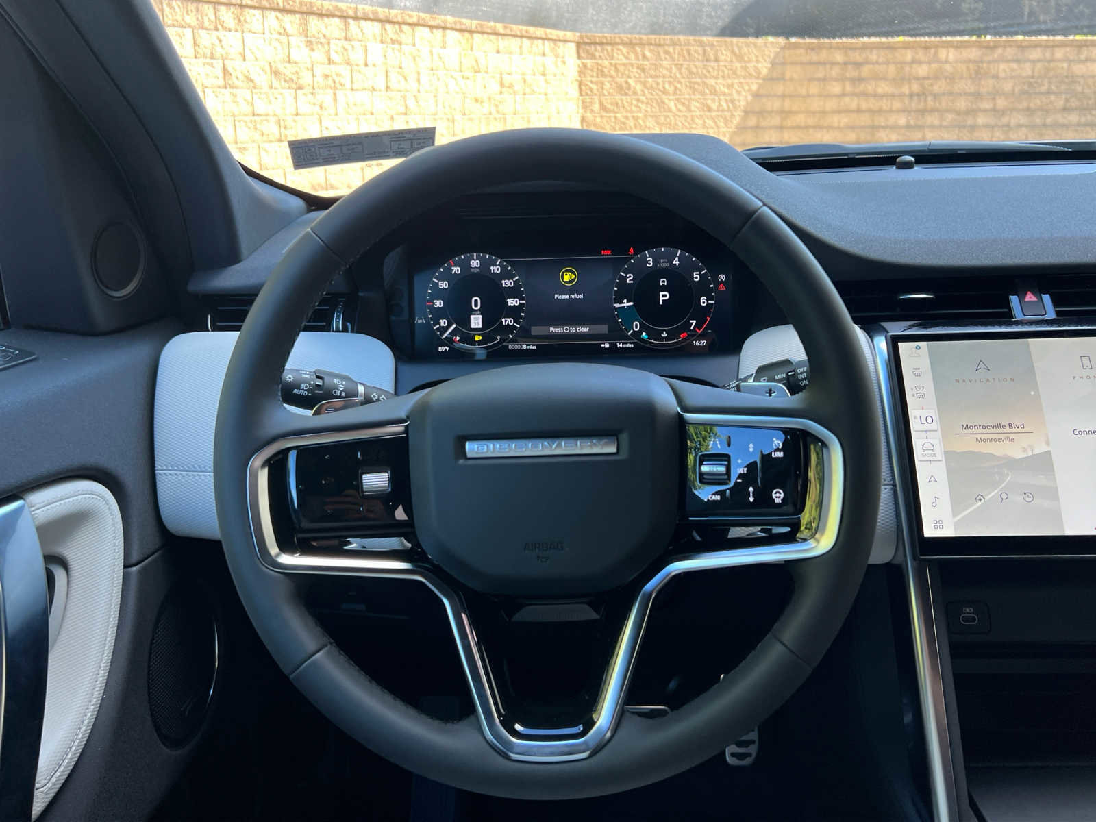 Used 2025 Land Rover Discovery Sport Dynamic SE image 10