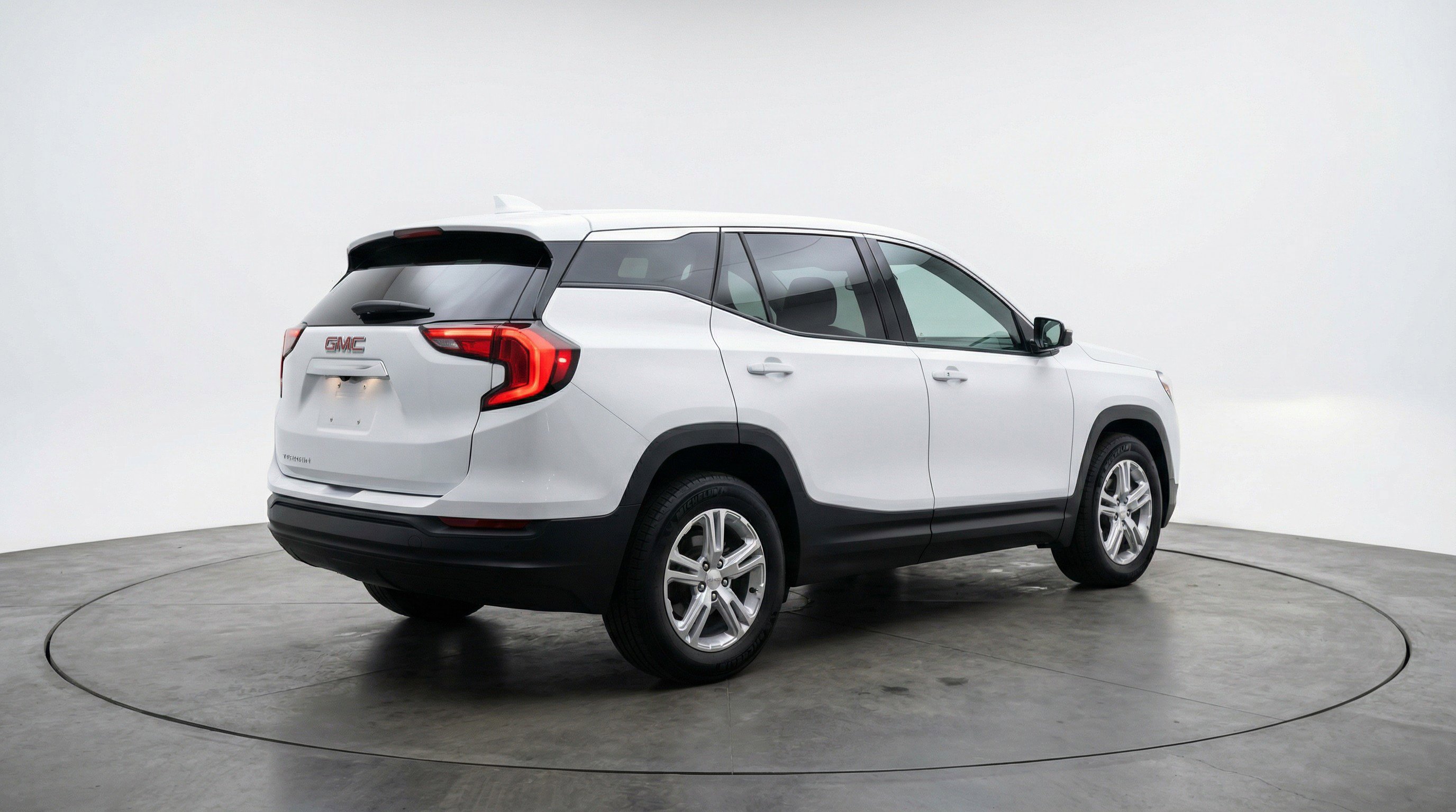 Used 2024 GMC Terrain SLE image 9