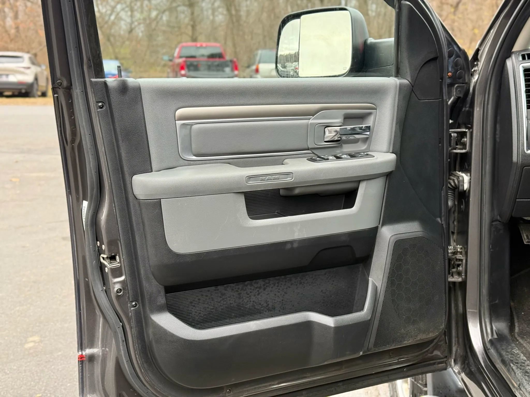 Used 2014 RAM 2500 SLT image 8